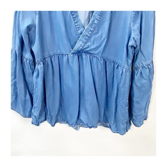2/$30 Lee Chambray Babydoll Peplum Top Size M Women Blue V-Neck Tencel Blouse - Picture 5 of 10